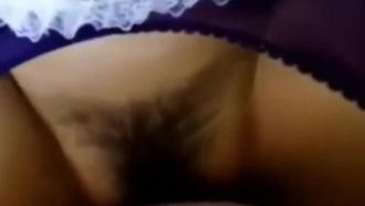 ストッキングを履いた最高の女の子が誘惑し、最終的にはコンドームなしで絶頂する