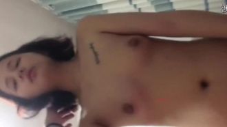 La fuga di notizie di Baidu Cloud rivela una bellezza tatuata dai capelli corti e un fidanzato che si innamora l'uno dell'altro