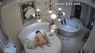 大學美女被男友約到飯店~本來想逃走~但一操成主顧~直接連續打兩砲!!