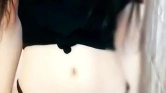 御姐范进厂维修后胸前更猛了~摸着大骚穴呻吟挑逗让干爹更硬了!!