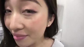 20세 모델 미녀와 화장실에서 섹스하다, 엉덩이에 싸는 느낌 너무 좋다