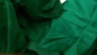 太瘋狂了醫院漂亮美女醫師除了工作也玩起了自拍性感開檔黑絲病房和處理室與患者啪啪啪叫聲特騷