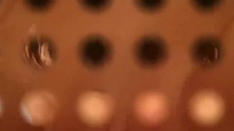 Una preciosa jovencita se hace un selfie en un hotel. Su coño sin pelo es tan estrecho que aguanta una polla. Tiene buenas habilidades y es muy tímida.