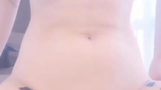 È trapelato il video del benessere VIP della dea otaku della Volpe a nove code ~ una ragazza in abiti da palestra che salta le lezioni ~ non vuole andare alle lezioni di ginnastica e vuole solo giocare con il cazzo di ghiaccio!!