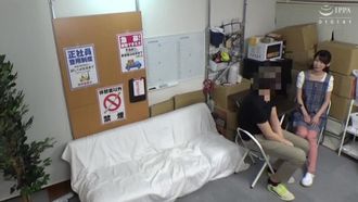 パートの人妻さんが若い従業員をこっそり連れ込んで楽しむヤリ部屋になっているバイト先の休憩室11
