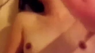 Meine Freundin hat beim Sex zu Hause so heftig geschrien, dass sie bald abspritzen wollte