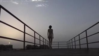 女子大生モデルのエリザベスが野外でヌード撮影～スレンダー体型を露わに～天然SPA気分～