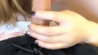 好一个骚逼自慰不够还找个假人假屌骑到自己高潮在自慰欲火无穷阿