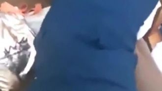 Capo, non voglio! Il capo mi ha chiesto di restare... perché ha cominciato a togliermi la gonna...