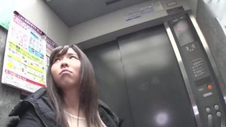 Neu? Amateur-Mädchen, an dich vermietet. 82 Pseudonym) Mami Kitaura (Kosmetikverkäuferin) 22 Jahre alt. (Verfeinerte Version mit chinesischen Untertiteln)