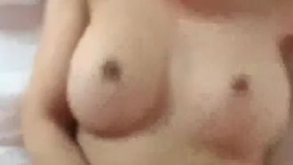 La giovane modella sexy e bella di livello da dea ha una relazione con un ricco uomo d'affari allo Xiamen Weige Couple Hotel