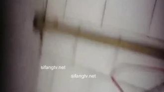 この通りはセックスをしている女子学生でいっぱいなので、あらゆる種類の方法でセックスする非常に優しい女の子を見つけました