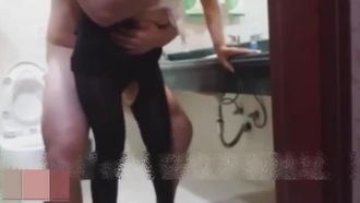 准备刷牙上班的黑丝ol被我肏了