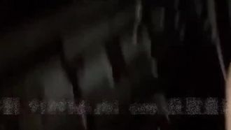 Lo scambiatore di moglie guardò oltre e suo marito le chiese di trovare qualcuno con cui scambiare sua moglie.