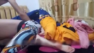 意識を失った義妹がベッドで私を遊ばせてくれた