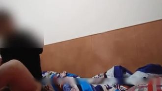 패스트푸드 전문가 장표오는 골목 끝 임대주택에서 청순한 외모와 활력 넘치는 장발 소녀를 만난다.