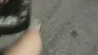 The best little slut Nana Nana hooks up with an old man outdoors and secretly fucks her and gives her a blowjob. She kneels down and licks her to strengthen her J8. She fucks her hard and moans.