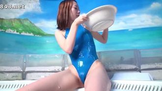 Costume da bagno che taglia la figa rasata