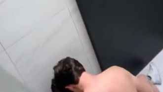 [Zone vidéo courte] Toilettes du bar