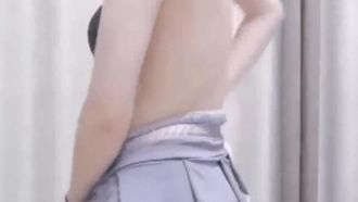 Feifei, la super popolare dea delle celebrità di Internet che è molto popolare di recente, mostra il suo bell'aspetto e la sua figura di prima classe