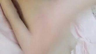 约操闺蜜小表弟啪啪 玉女萝莉范十足 无套骑乘白浆四溢 口爆射嘴里 高清源码录制