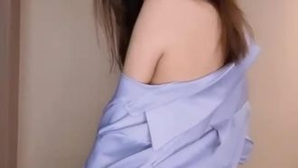 Xixi, belle ancre tatouée baise et jouit