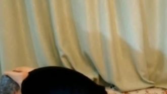 A celebridade da internet do Weibo realiza o diálogo de incesto entre uma estudante e seu pai salgado após uma refeição, e seus gemidos obscenos são incríveis. Essa atuação não é inferior à de um filme de ação de um país insular.