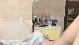 (야외시시) 00년대생 날씬한 여자가 남자친구와 섹스를 한다