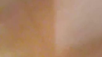 (Lo spirito fatato svolazza tra le nuvole colorate) Una feroce battaglia tra la sorella affamata e i suoi amici armati
