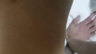 큰 흰색 엉덩이를 가진 날씬한 소녀를 위한 도기스타일 항목