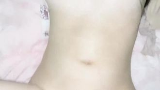 (大二白虎妹妹) 深夜里把小妹妹勾搭回家直接扒光啪啪