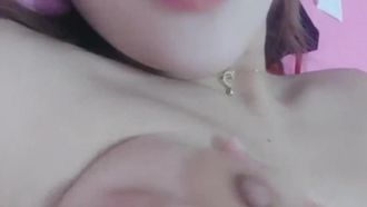 短发妹子全裸道具自慰啪啪