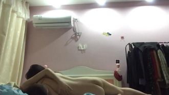 Le amiche lesbiche di Lily vivono insieme e fanno sesso, leccandosi a vicenda