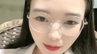 (小萍萍丫) 还在哺乳期的甜美主播，被男友一顿爆操，还能挤出乳汁