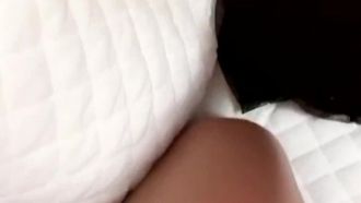 (Spezialisiert auf Sex mit Schulmädchen) Vereinbaren Sie einen Termin mit einem Schulmädchen in weißen Strümpfen