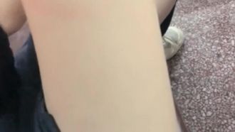 (芒有用)大二學妹夾著跳蛋去食堂 後面受不了去廁所自慰