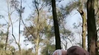 Rencontrer un jeune frère et un jeune frère en extérieur La petite salope qui a une liaison est plus proactive que son partenaire sexuel en extérieur.