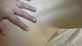 露臉年輕人尋求激情夜晚住宅樓道內打砲短髮妹子被各種體位幹還敢大聲呻吟也不怕鄰居發現回屋繼續操