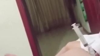 精彩演繹護士來打針病人JJ難受讓摸摸然後啪啪啪對白清晰