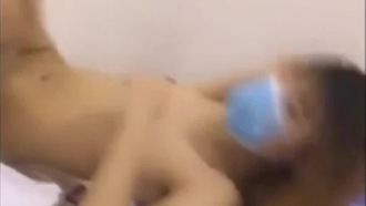 还是直播操逼刷钱快靓妹主播约闺蜜与小伙子3P操一个手还玩弄一个 淫叫好听
