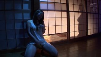 Mi nuera tiene lujuria por mi inigualable viejo que sigue activo y abrazando a mi madre, y le hago creampie en un día peligroso Ayane Sezaki