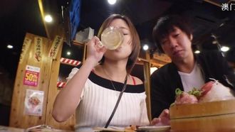 大ブレイク中！？潮柱の美少女をナンパ！！徹夜で飲んでイイ感じにエロエロテンション美少女を持ち帰りセクハラ勃ち飲み！！やっぱり生が好きな淫亂美少女は勝手に跨り騎乗位でハメ潮連発クジラま○こ崩壊の床上浸水ナマSEX！！