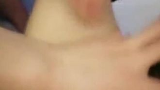 Fatti sessuali interessanti: una bella donna fa sesso con un tecnico quando fa la pedicure