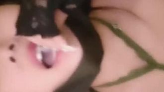 (嘤嘤嘤嘤情) Due donne e un uomo scopano tutta la notte