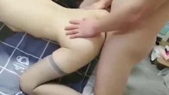 (Göttin mit Gesichtsbesamung) Das üppigste schöne Mädchen hat zum ersten Mal in ihren Teenagerjahren Sex. Sie hat zwei Freundinnen und einen männlichen Klassenkameraden, mit dem sie einen verrückten Gruppensex haben kann Quellcode-Aufzeichnung