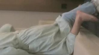 (Un esperto di appuntamenti) Il signor Pao Liang ha cambiato la sua carriera per diventare una prostituta, la periferica più civettuola, che frequenta 3.500 persone in un hotel a cinque stelle, con gambe lunghe e una figura snella, che emette violentemente orgasmi senza fiato.