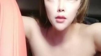 야외에서 낯선 사람을 유혹하는 것