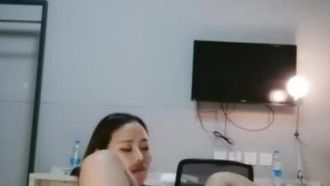 (Una mujer es hermosa cuando es coqueta) Llévate fans a casa y ten sexo.