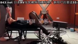 트위터 마스터 DOM-Suffocation이 프로듀싱한 여자 상사는 자신의 욕망에 불만을 품고 다시 훈련을 요청한다