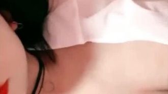 (西西老婆)妹子穿着超短牛仔裤和白衬衫 超显身材